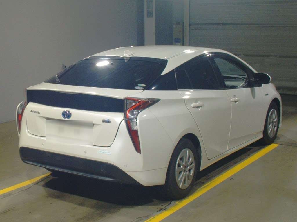 2017 Toyota Prius ZVW50[1]