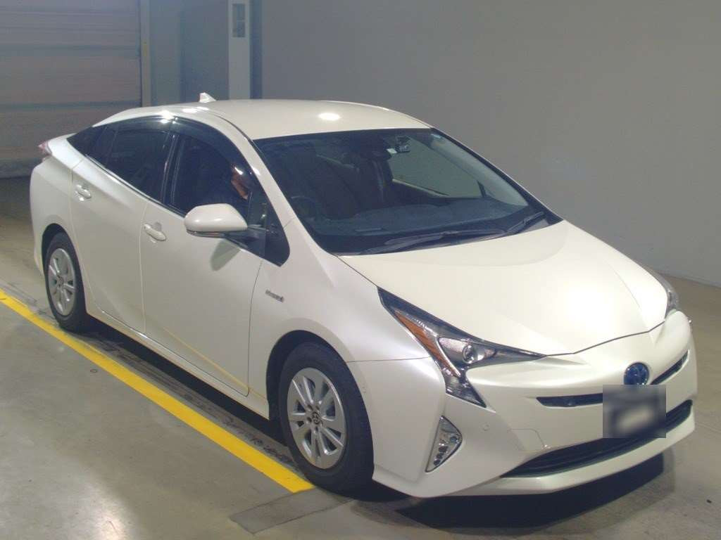 2017 Toyota Prius ZVW50[2]