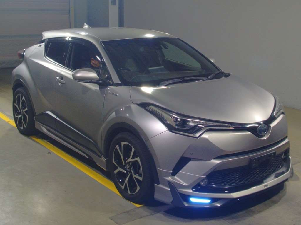 2017 Toyota C-HR ZYX10[2]