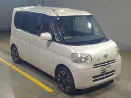 2011 Daihatsu Tanto