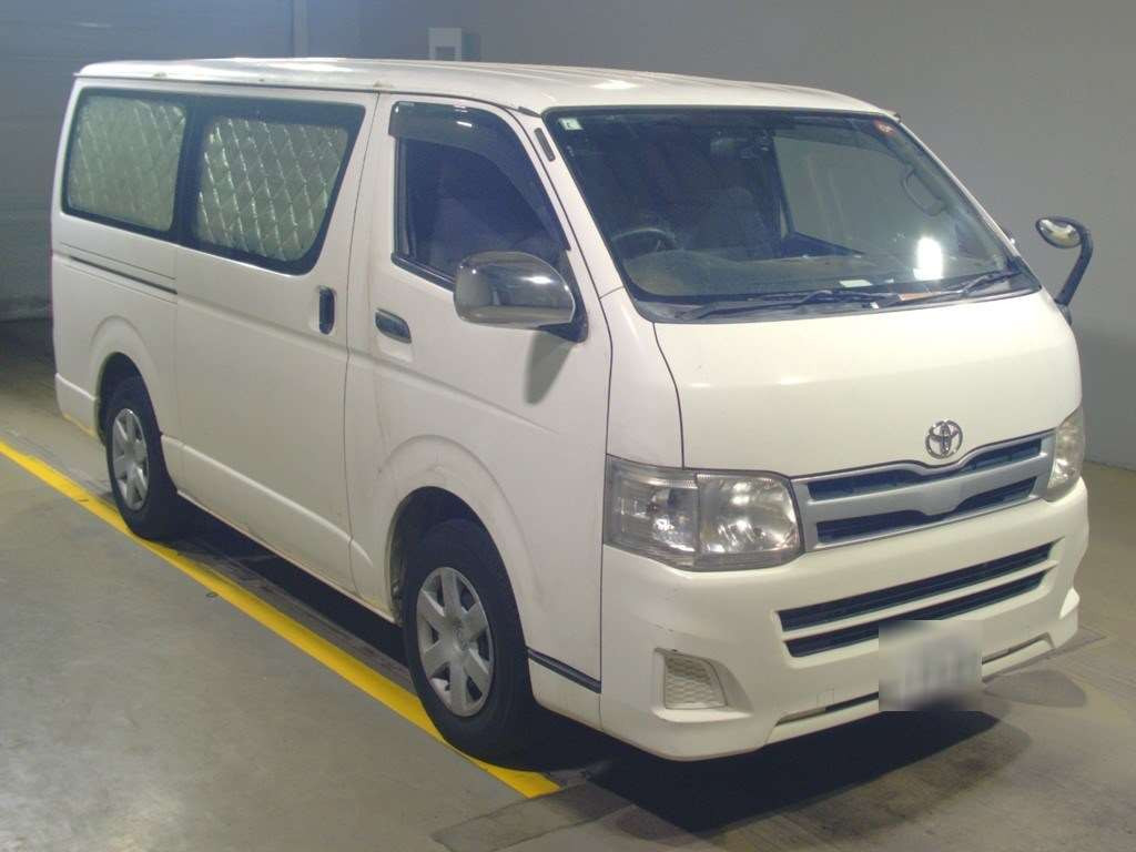 2011 Toyota Regiusace Van TRH200V[2]