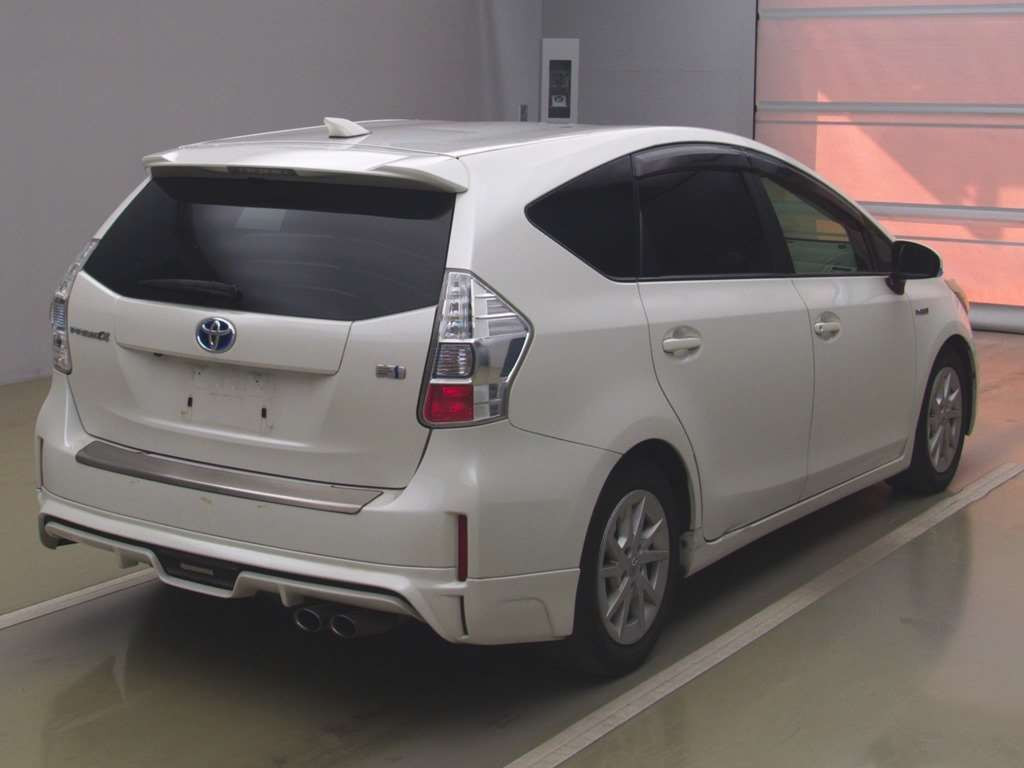 2012 Toyota Prius alpha ZVW41W[1]