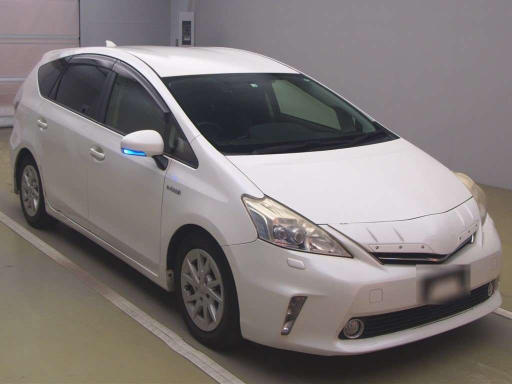 2012 Toyota Prius alpha ZVW41W[2]