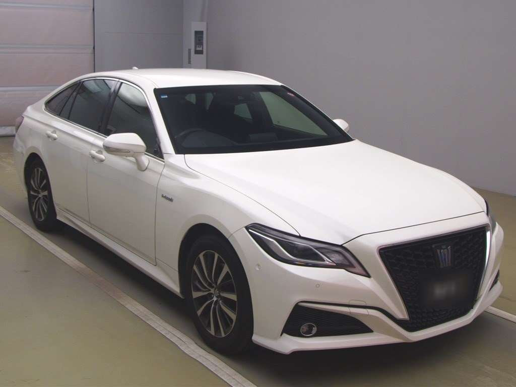 2019 Toyota Crown Hybrid AZSH20[2]