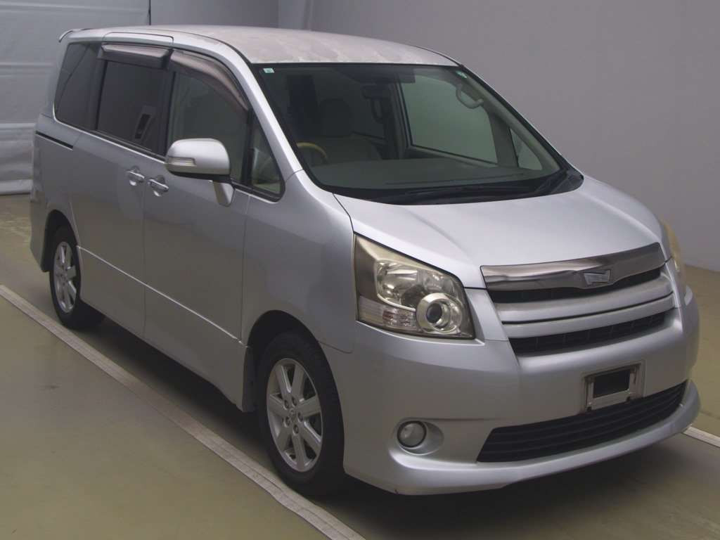 2009 Toyota Noah ZRR70W[2]