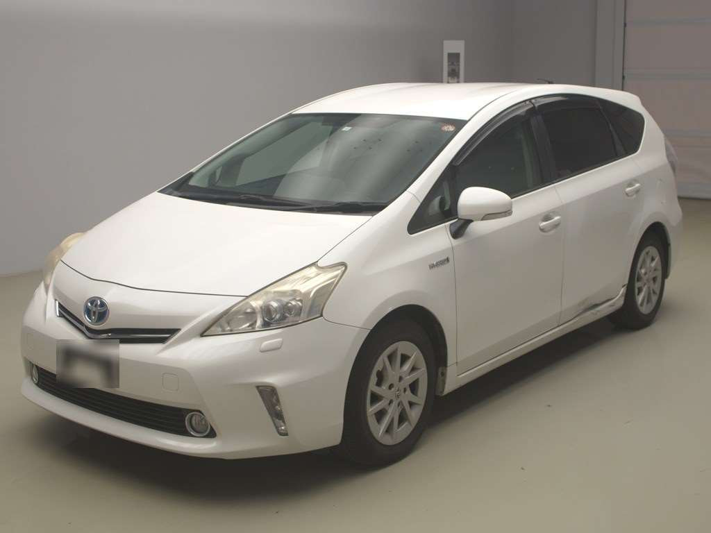 2011 Toyota Prius alpha ZVW41W[0]