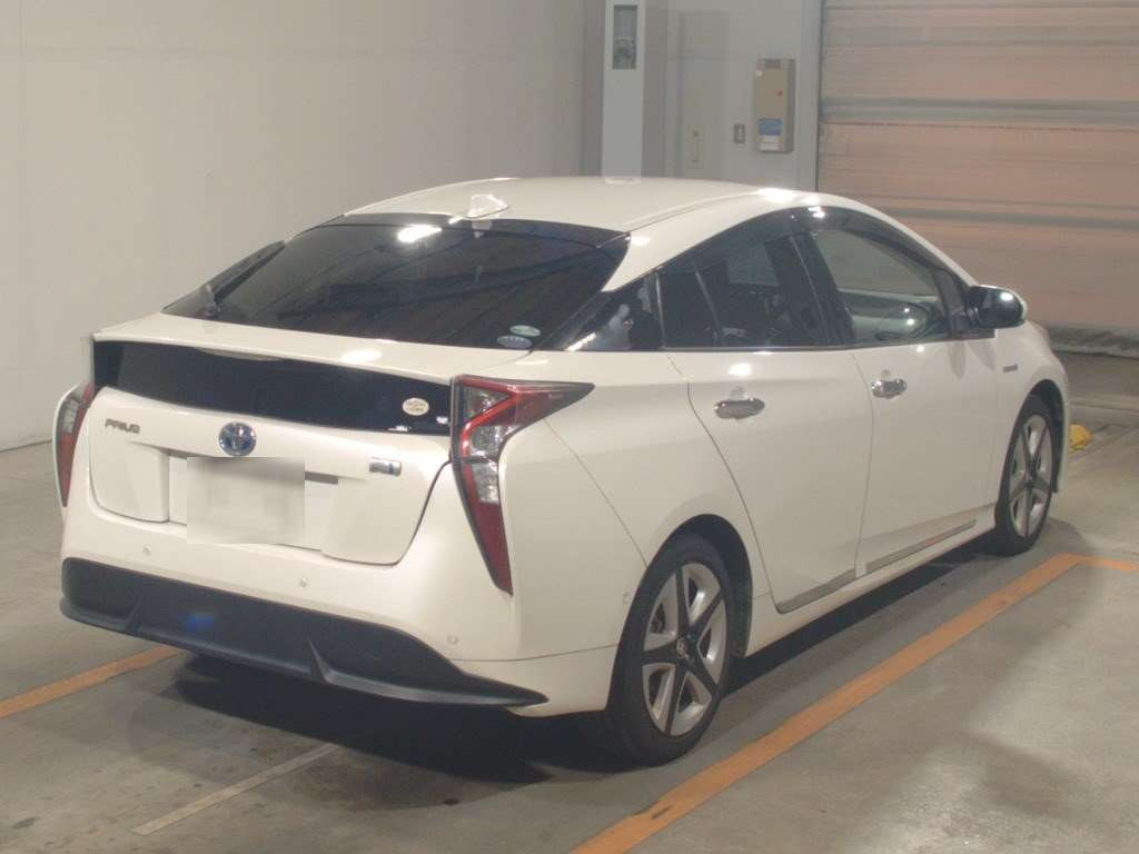 2017 Toyota Prius ZVW51[1]