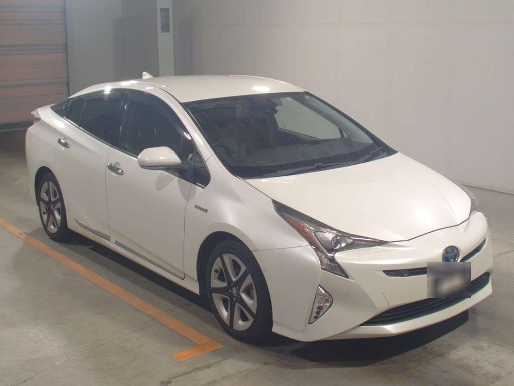 2017 Toyota Prius ZVW51[2]