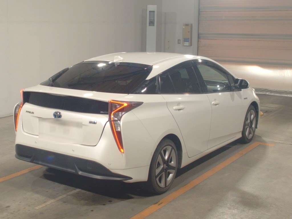 2017 Toyota Prius ZVW51[1]