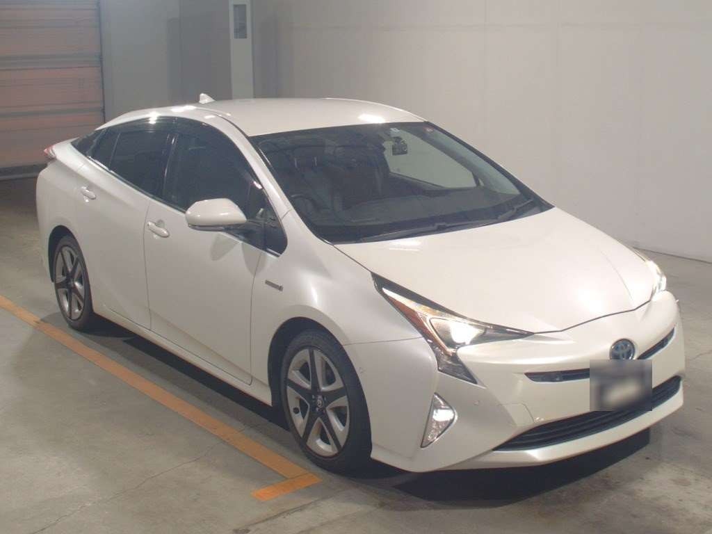 2017 Toyota Prius ZVW51[2]