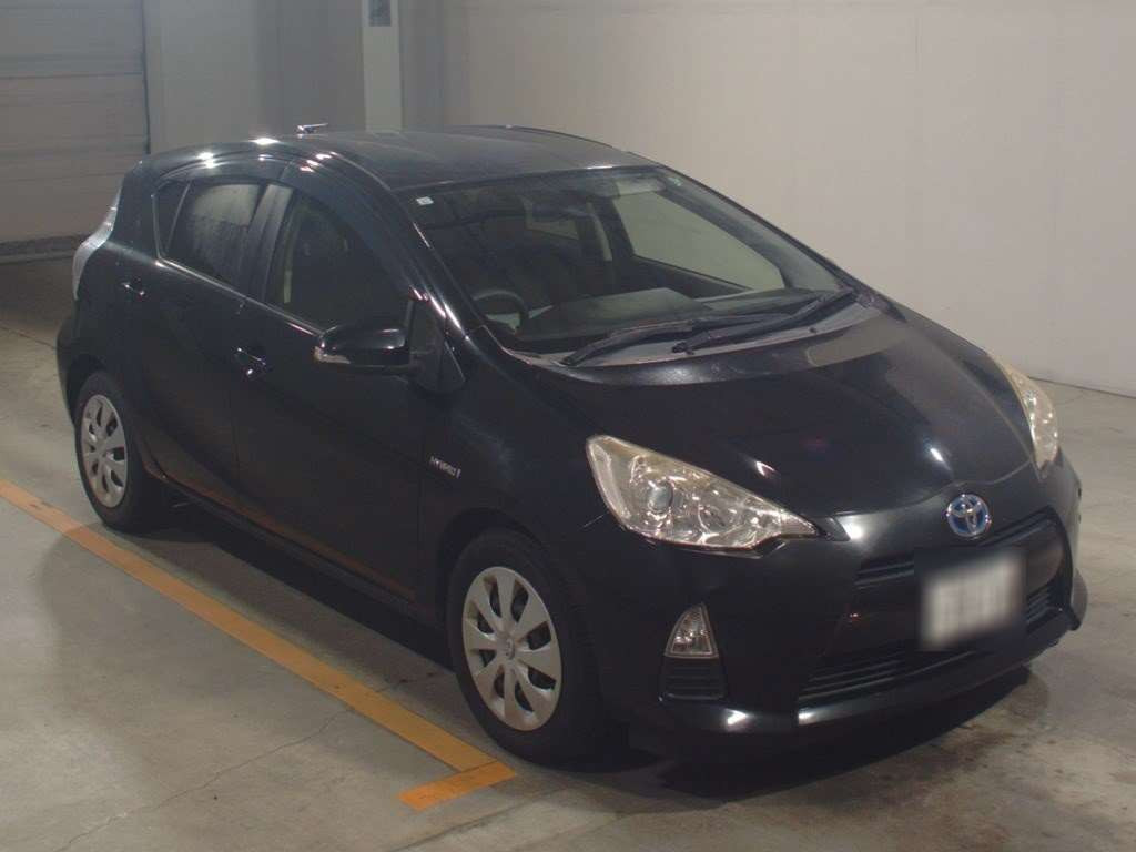 2014 Toyota Aqua NHP10[2]