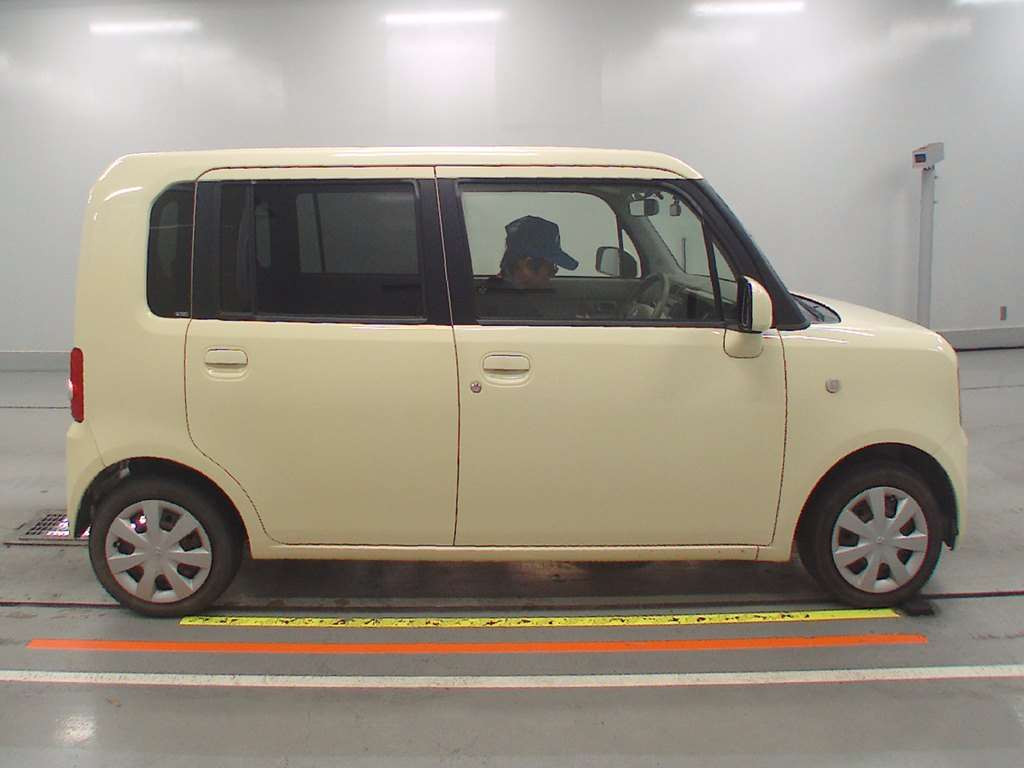 2015 Toyota Pixis Space L575A[2]