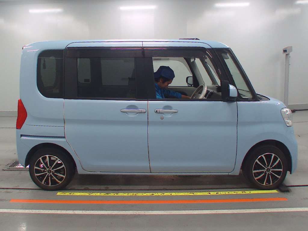 2015 Daihatsu Tanto LA600S[2]