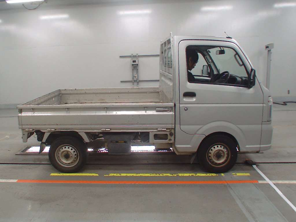 2016 Suzuki Carry Truck DA16T[2]