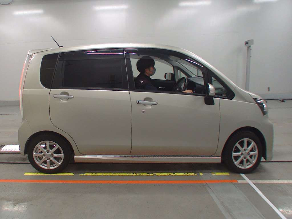 2013 Daihatsu Move Custom LA100S[2]