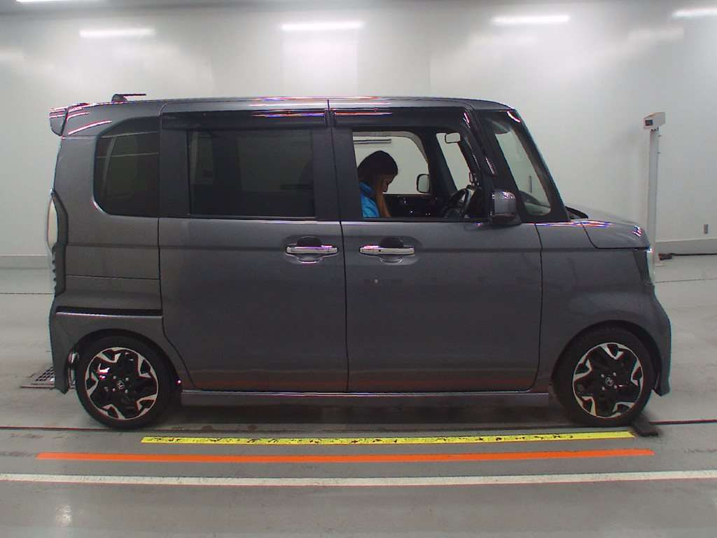 2020 Honda N-BOX CUSTOM JF3[2]