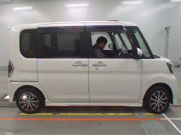 2018 Daihatsu Tanto