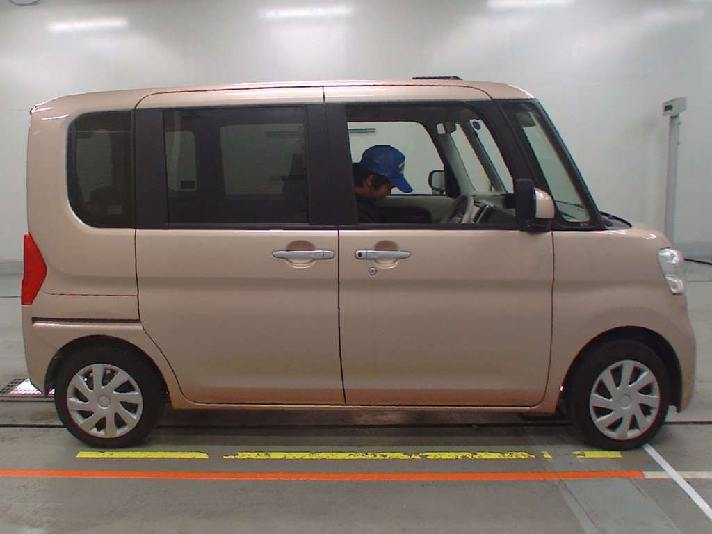 2017 Daihatsu Tanto LA600S[2]