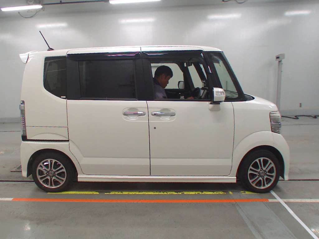 2016 Honda N-BOX CUSTOM JF1[2]