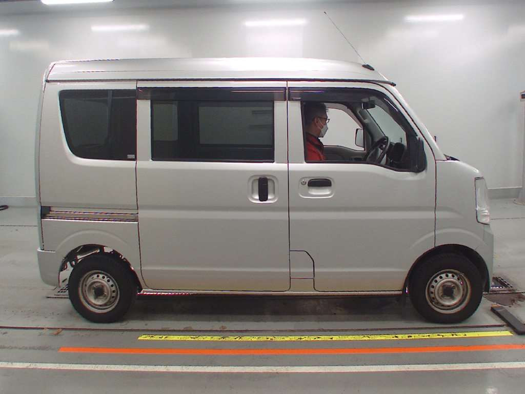 2015 Nissan NV100 Clipper DR17V[2]