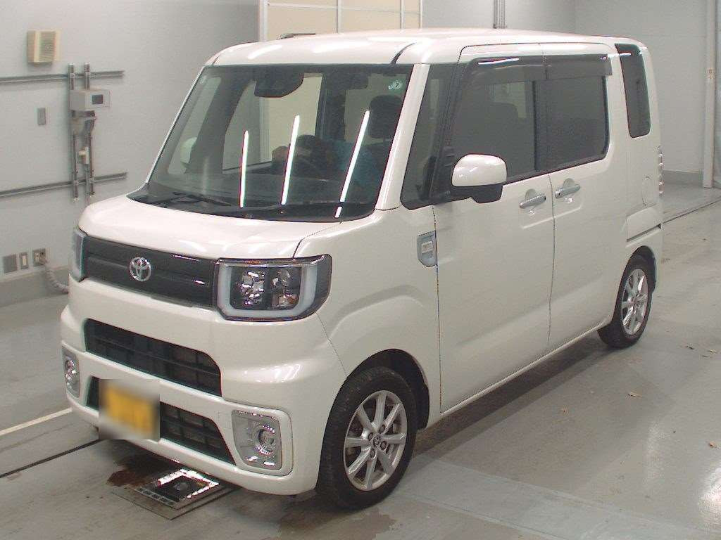 2019 Toyota Pixis Mega LA700A[0]