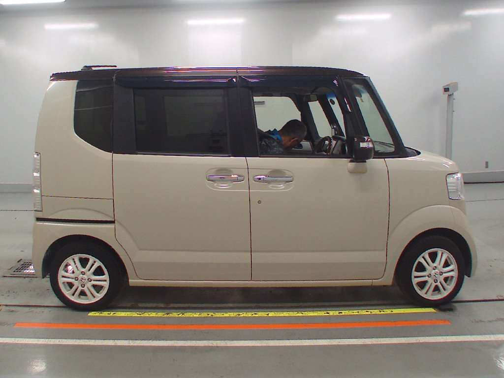 2016 Honda N-BOX JF1[2]