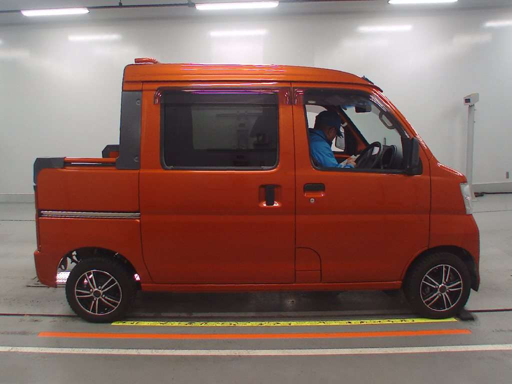 2017 Daihatsu Hijet Cargo S321W[2]