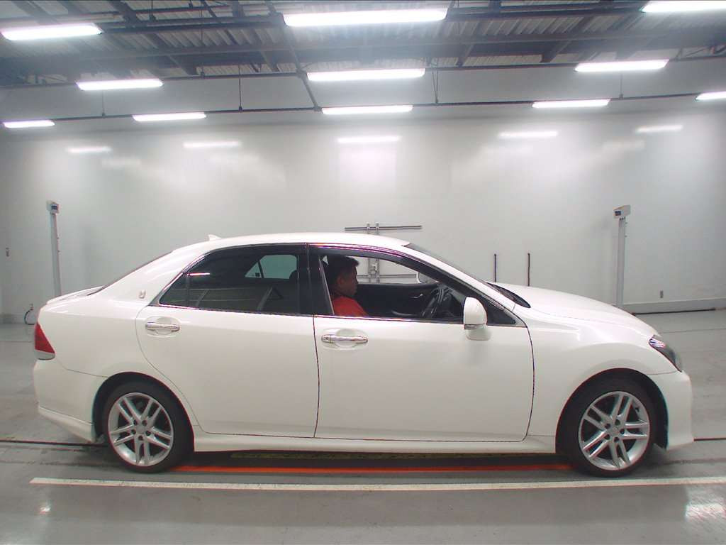 2010 Toyota Crown GRS200[2]