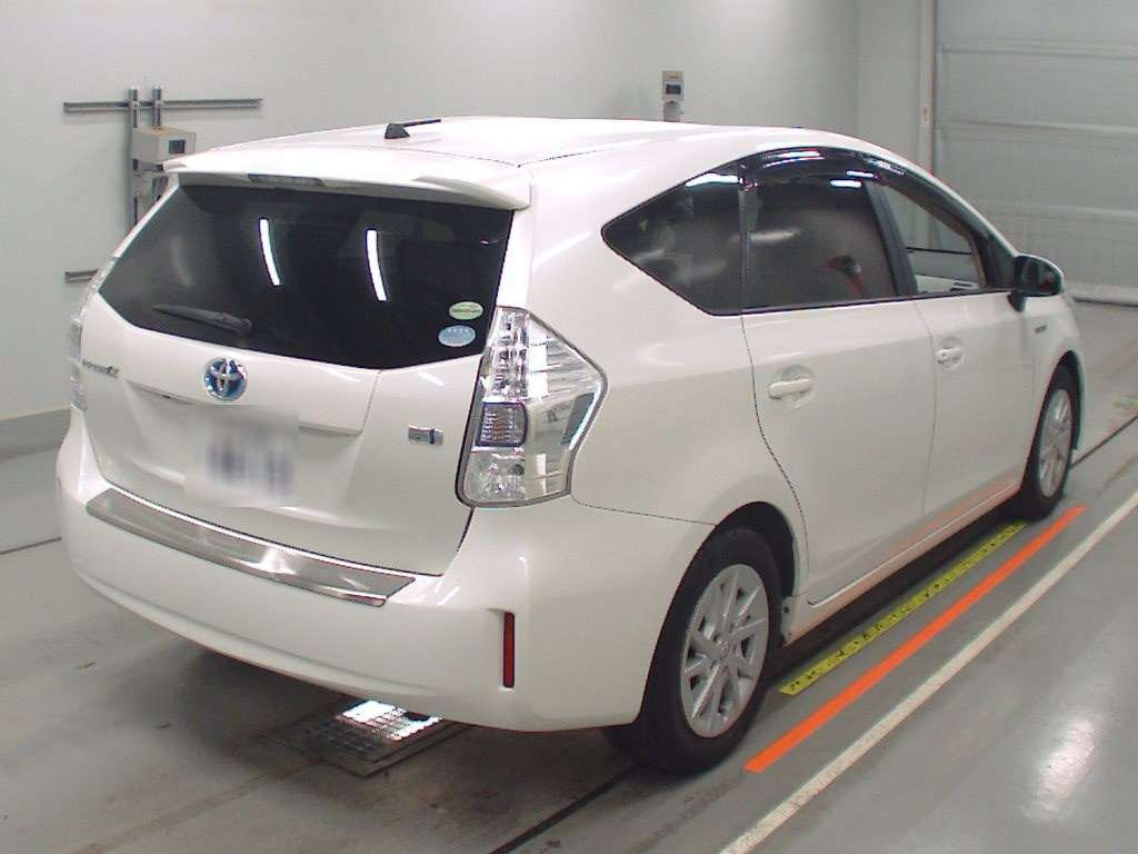 2012 Toyota Prius alpha ZVW41W[1]