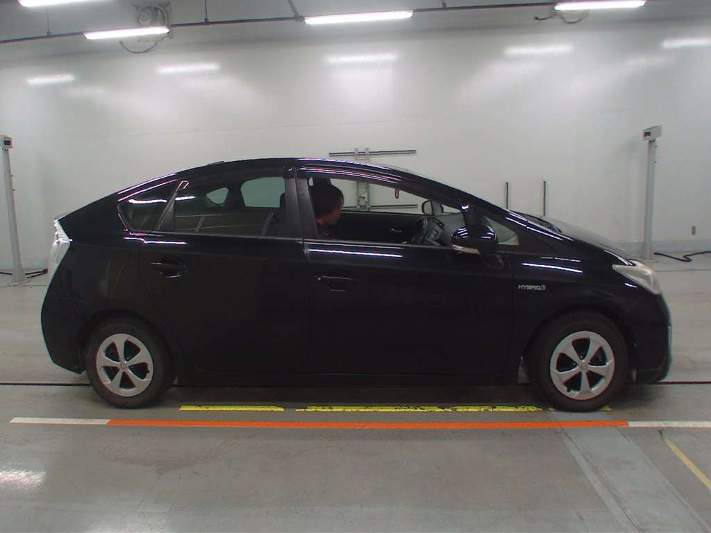 2012 Toyota Prius ZVW30[2]