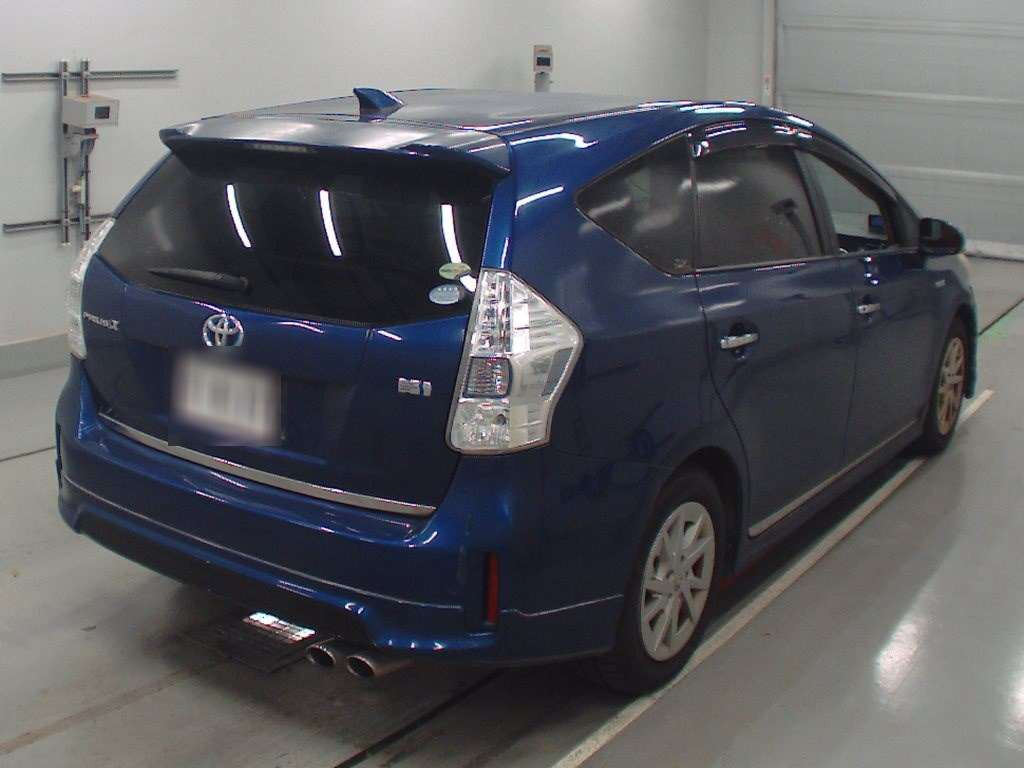 2012 Toyota Prius alpha ZVW41W[1]