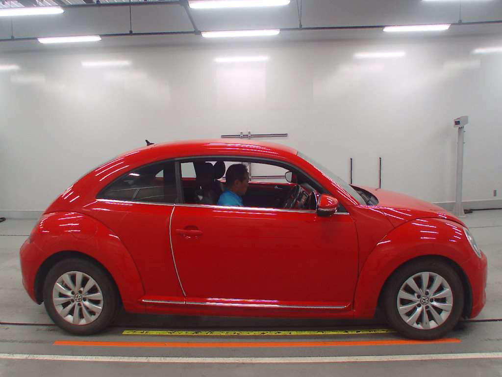 2012 Volkswagen Beetle 16CBZ[2]