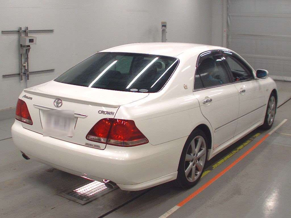 2005 Toyota Crown GRS180[1]