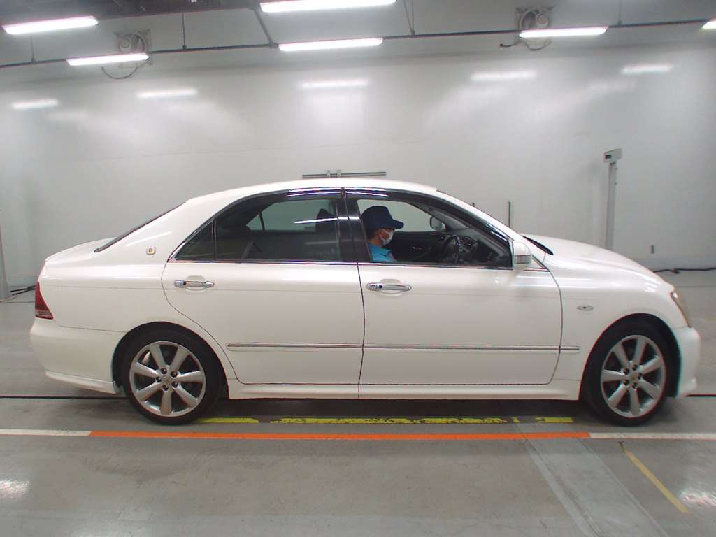 2005 Toyota Crown GRS180[2]