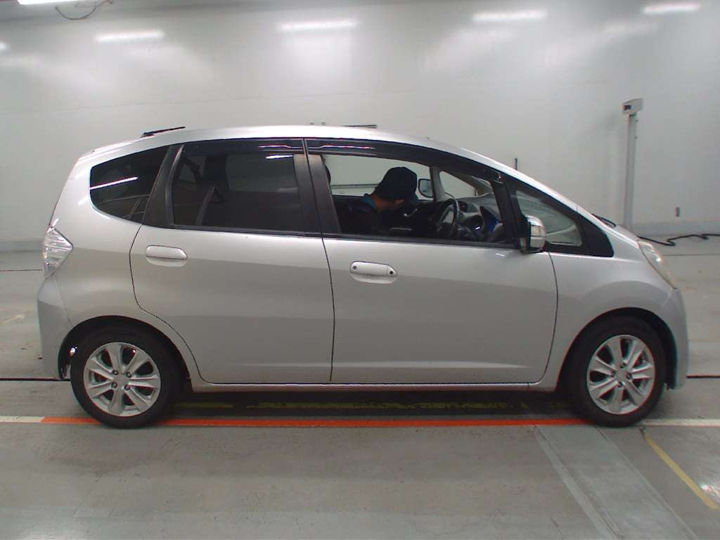 2011 Honda Fit Hybrid GP1[2]