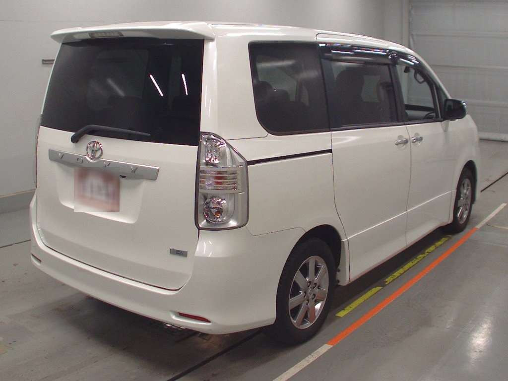 2010 Toyota Voxy ZRR70W[1]