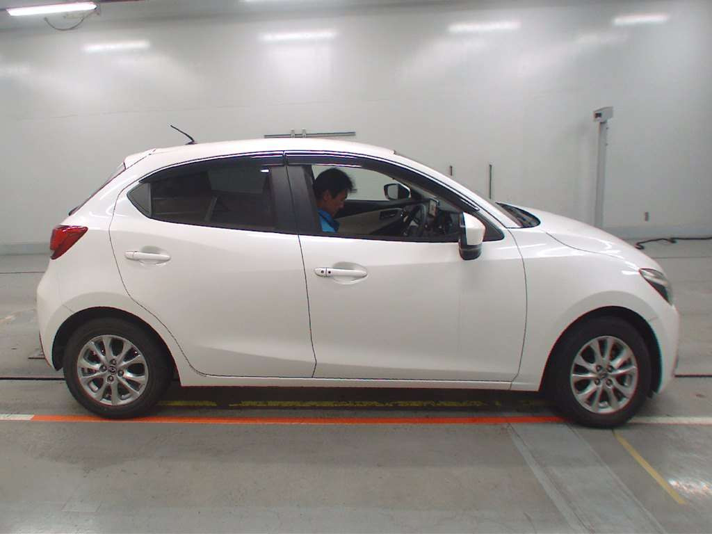 2015 Mazda Demio DJ3FS[2]