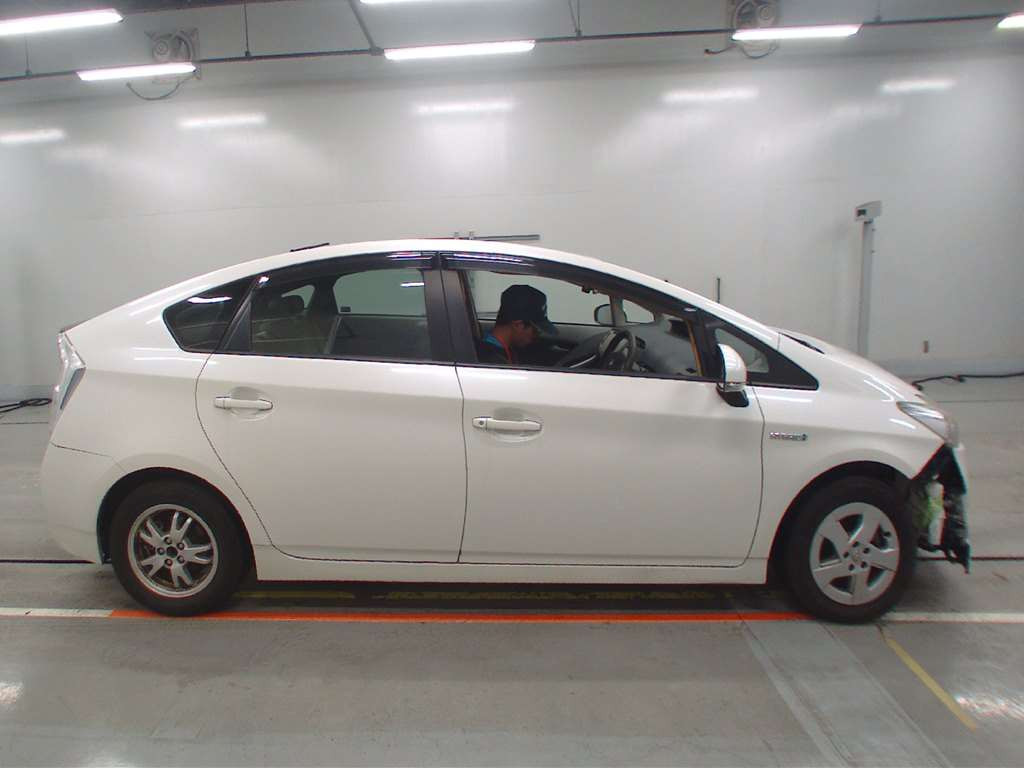 2010 Toyota Prius ZVW30[2]