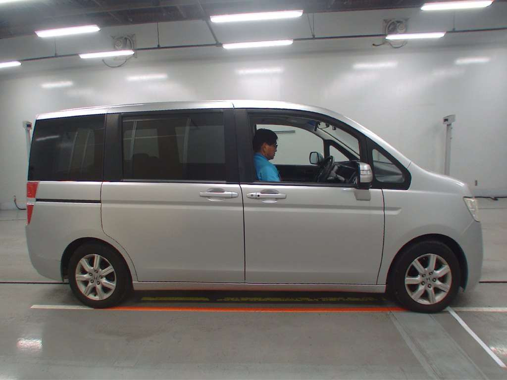 2009 Honda Step WGN RK1[2]