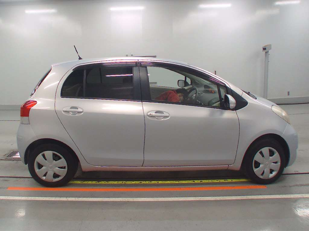 2007 Toyota Vitz SCP90[2]