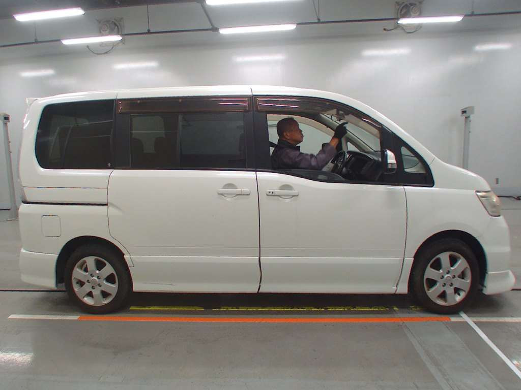 2009 Nissan Serena CC25[2]