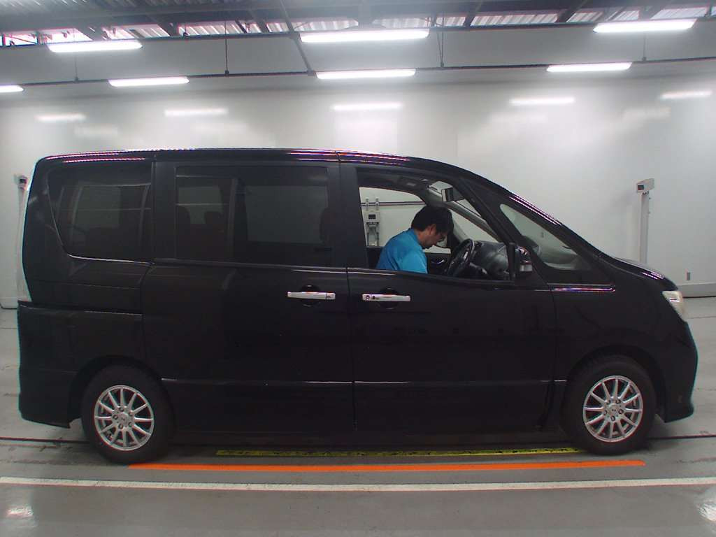 2012 Nissan Serena FC26[2]