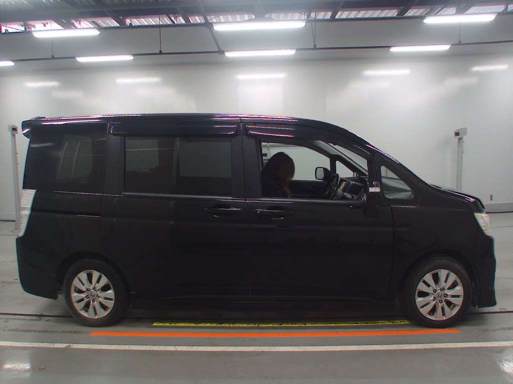 2009 Honda Step WGN Spada RK5[2]