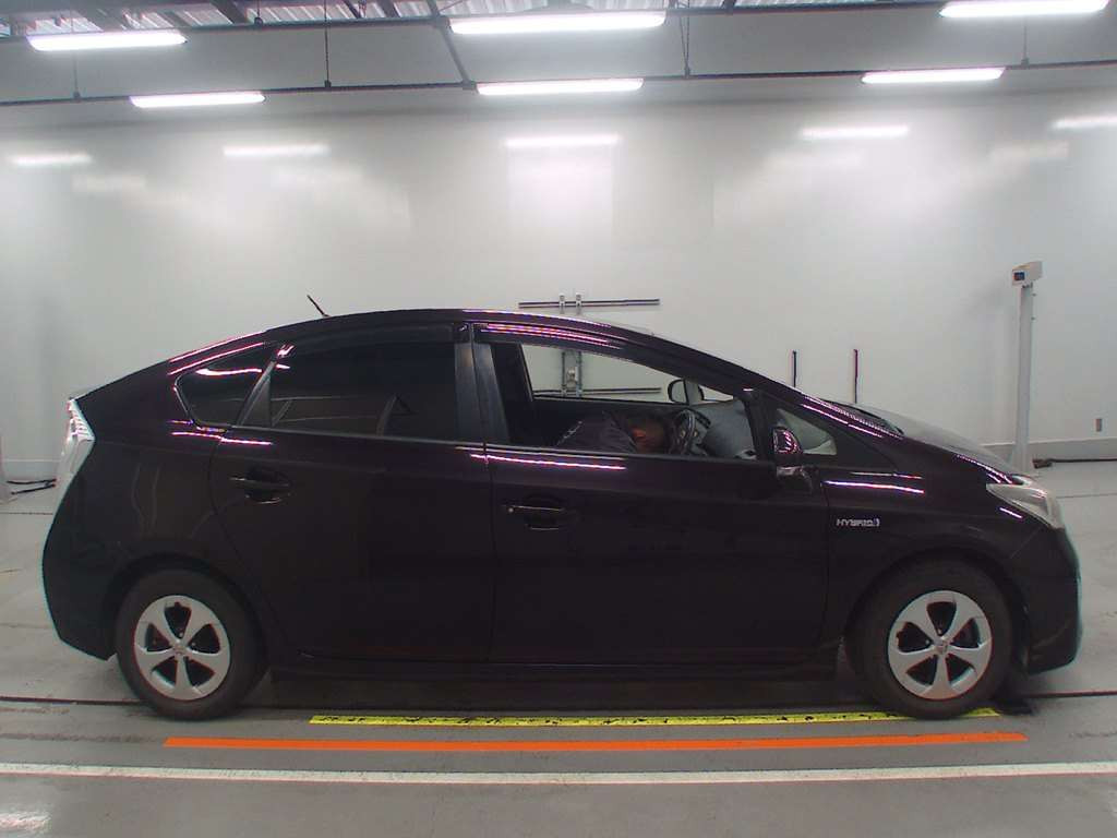 2012 Toyota Prius ZVW30[2]