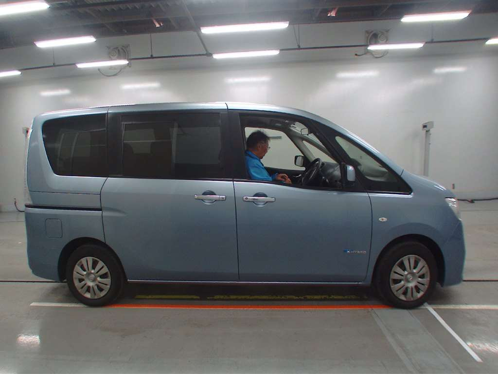 2012 Nissan Serena HC26[2]