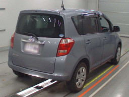 2005 Toyota Ractis