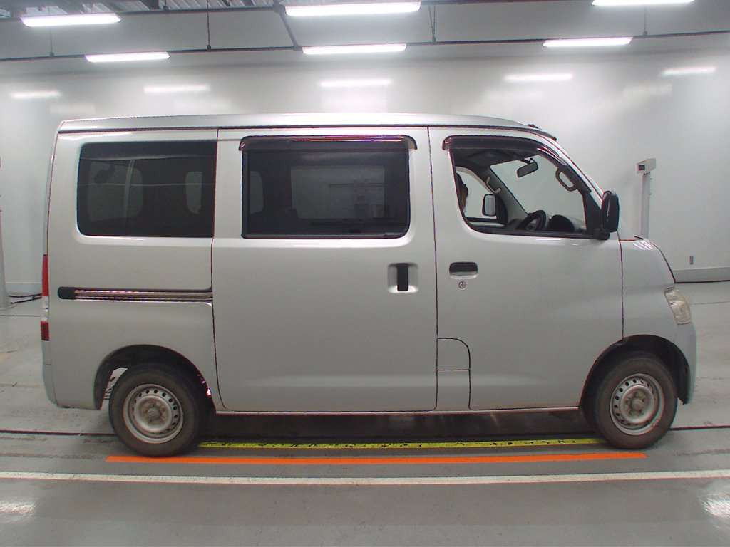 2015 Toyota Liteace Van S412M[2]