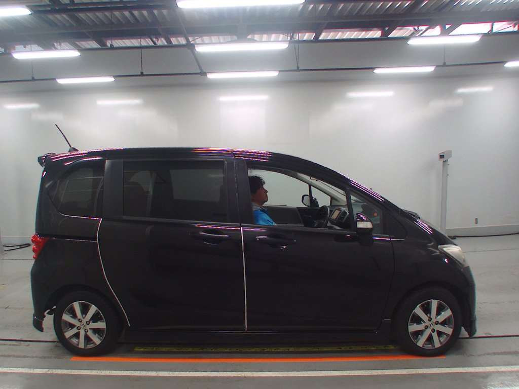 2008 Honda Freed GB3[2]