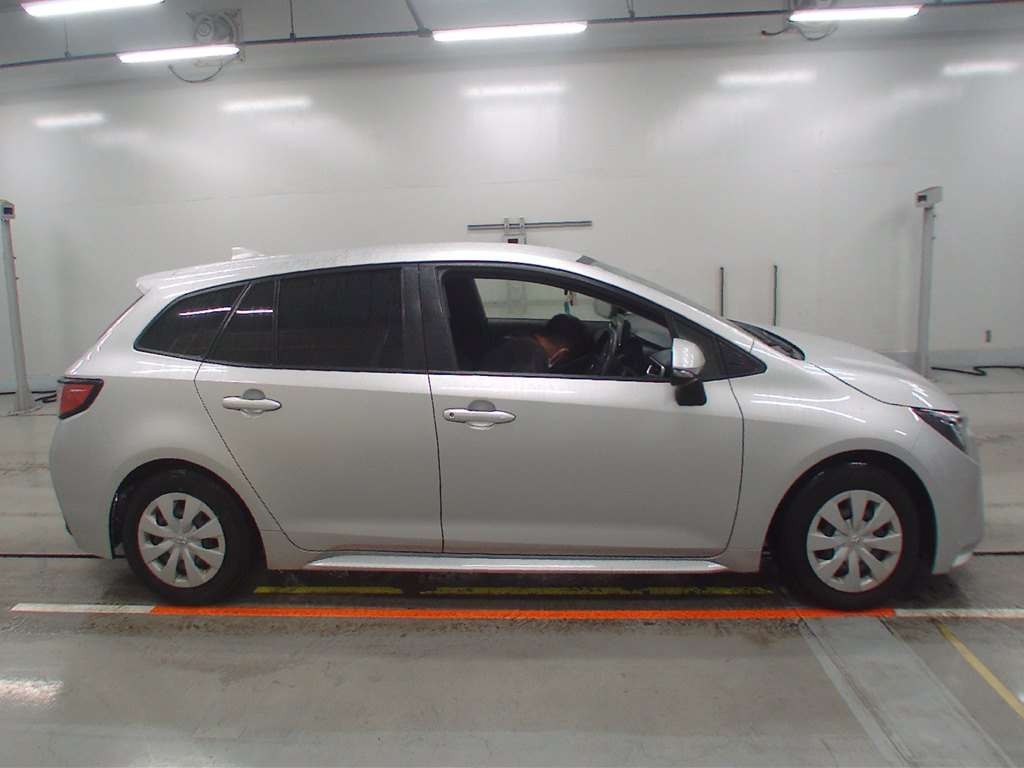 2020 Toyota Corolla Touring Wagon ZRE212W[2]