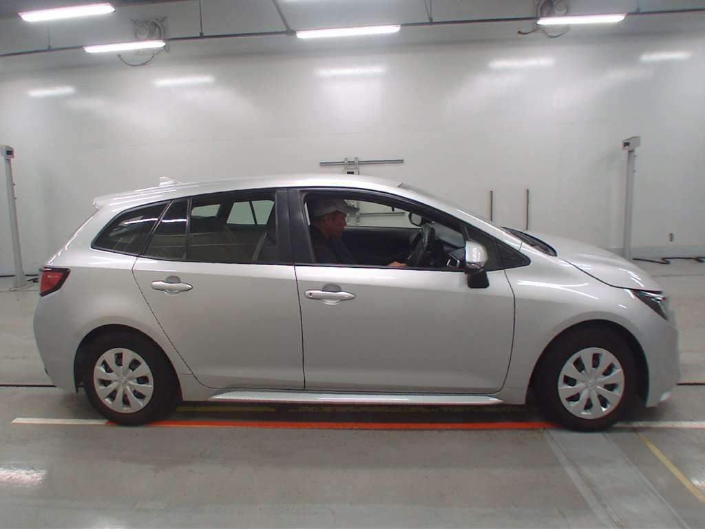 2020 Toyota Corolla Touring Wagon ZRE212W[2]